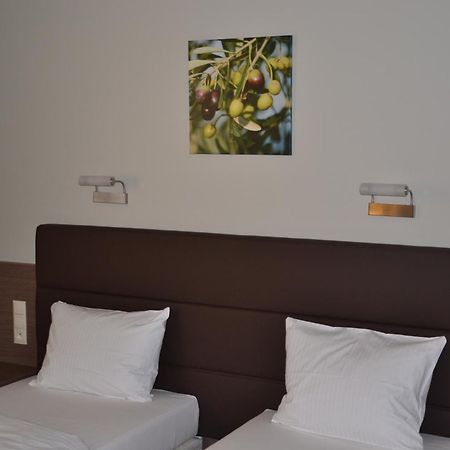 Hotel Pod Debem Tarnow Ngoại thất bức ảnh