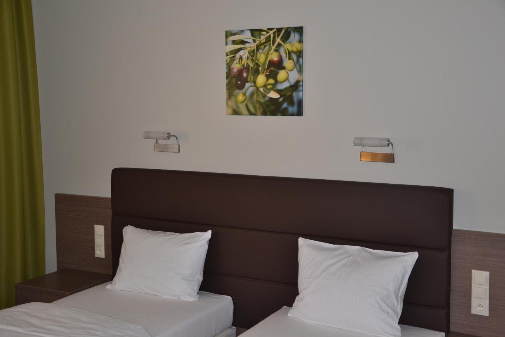 Hotel Pod Debem Tarnow Ngoại thất bức ảnh